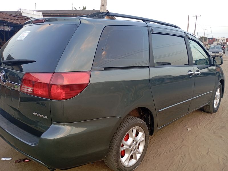 Thumbnail 5 of 2005 Toyota Sienna LE